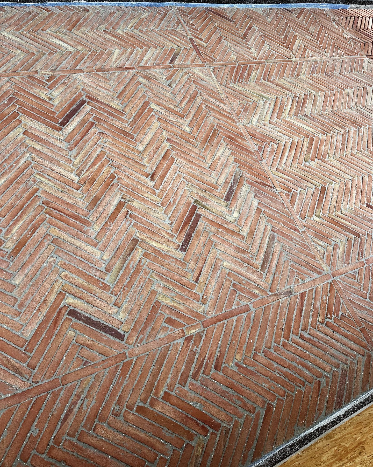 Parefeuilles briquettes — pose en chevrons, pose collée, Villa, parefeuilles en chevrons, Saint-Jean-Cap-Ferrat (06), vue 4 — AG SOLS